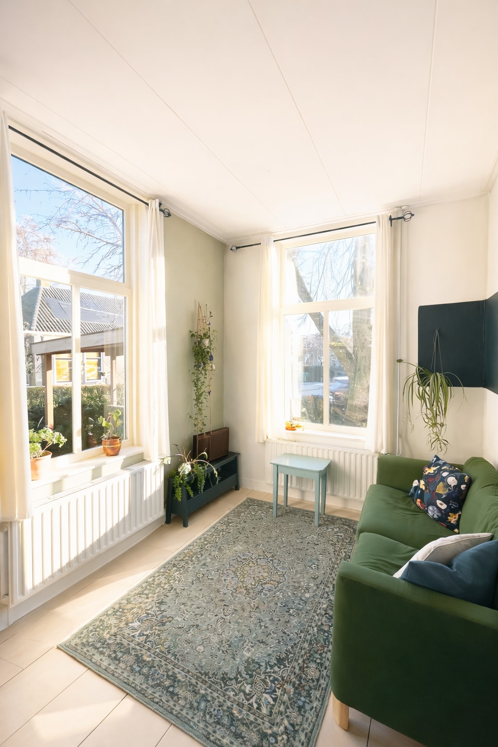 Popular Airbnb listing: Lovely cottage on the IJsselmeer in Gaast