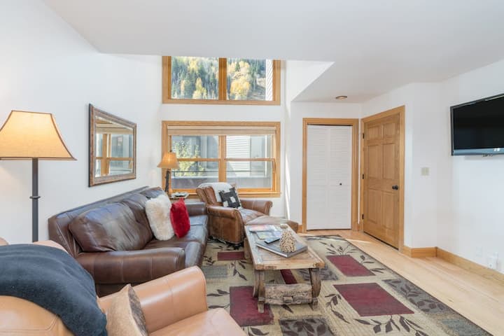 2br Ski In/out | Balcony | Hot Tub - Silverton, CO