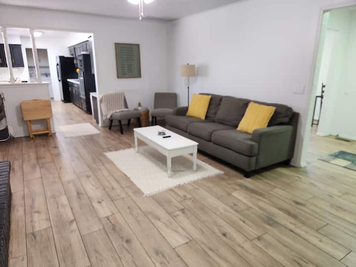 No Clean Fee Spacious/pet Friendly/5 Min To Lake! - Oklahoma City