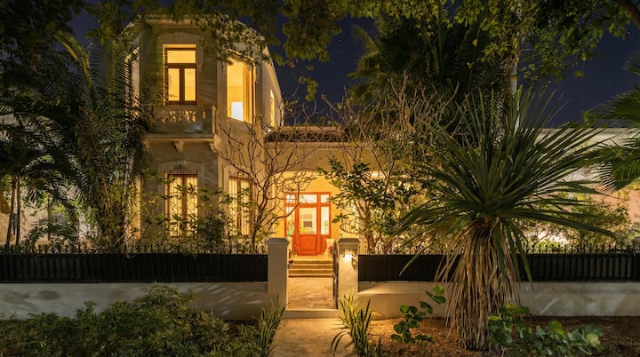Exclusive Casa Tuut | Sleeps 12 | Gym | 20m Pool
