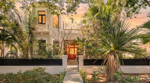 Exclusive Casa Tuut | Sleeps 12 | Gym | 20m Pool