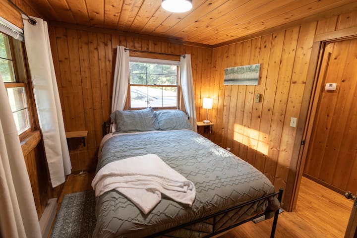 Queen bed in the main floor bedroom