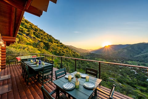 Spectacular Views 150 Acres Log Cabin 4 King Beds