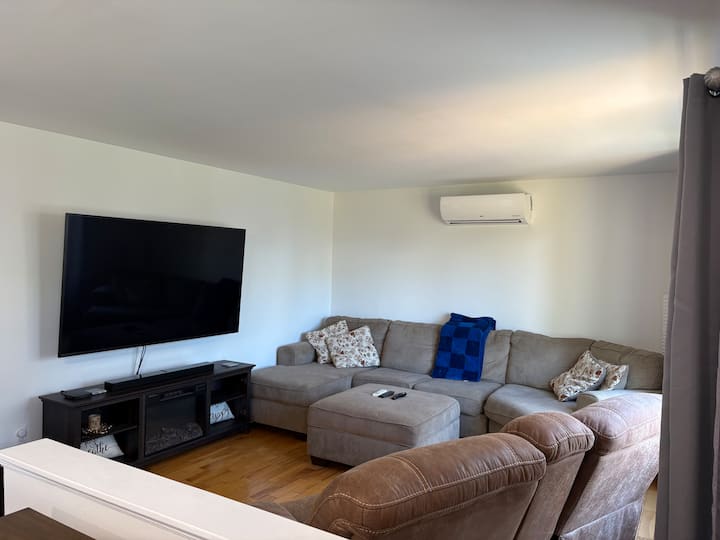 Spacious 3 Bdrm House In Moncton - 