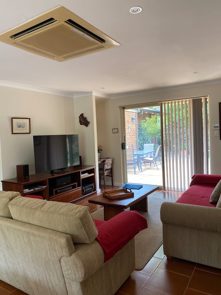 Classic Comfort By The Park - Joondalup