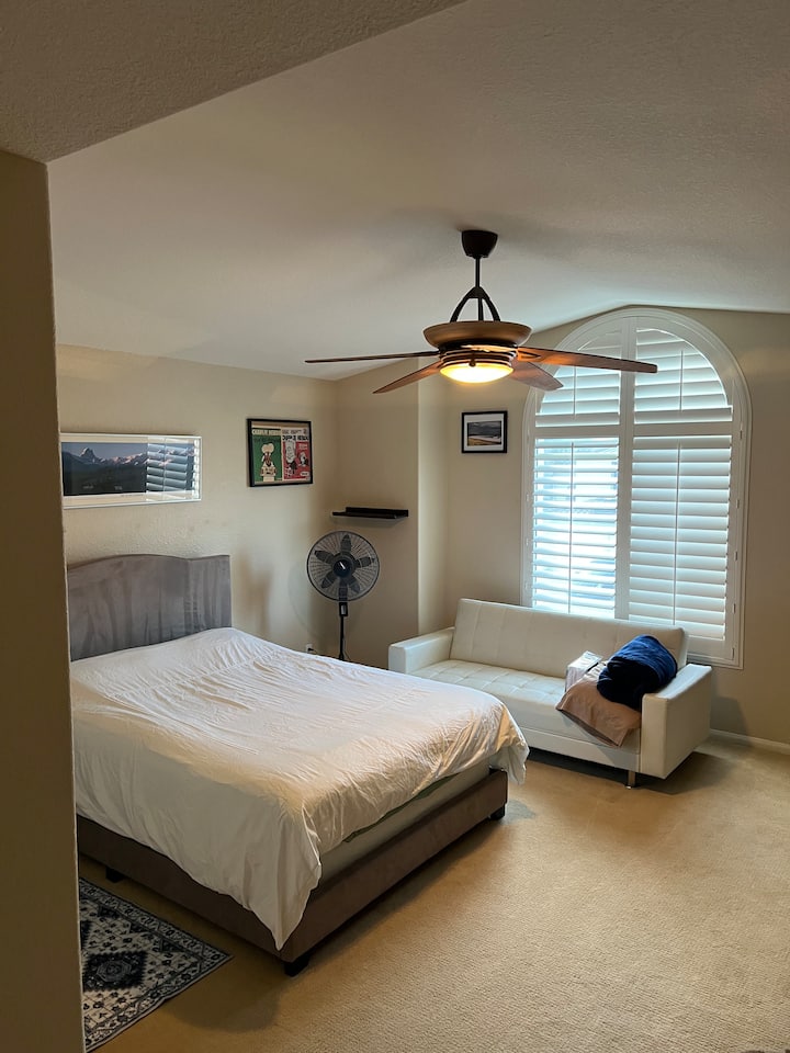 Cheerful Bedroom In A Big Home With Hot Tub - Vista, CA