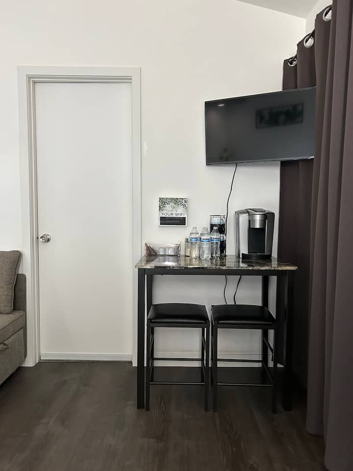 Cozy - All Private One Bedroom And Bath - Palmdale, CA