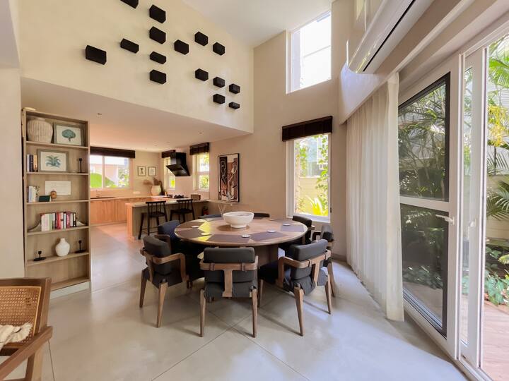 Dining area image 3