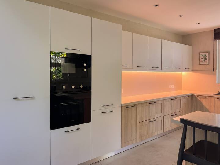 Full kitchen image 4