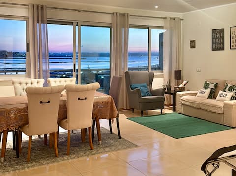 Riverside 180º – Spacious 2BR with a Stunning View