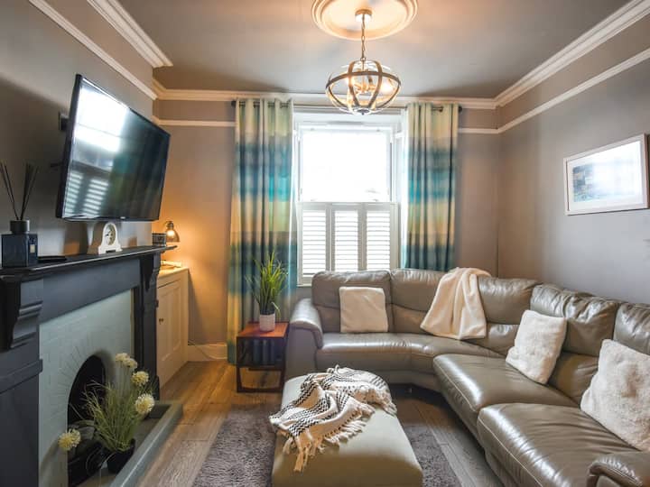Pandy Cottage -Large 4 Bedroomed House Aberdovey - Aberdovey