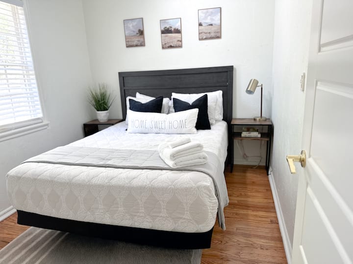 غرفة النوم الثانية بحجم كوين 