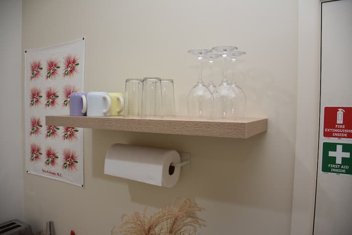 Cheerful, Private Downstairs Guest Suite. - Taupō