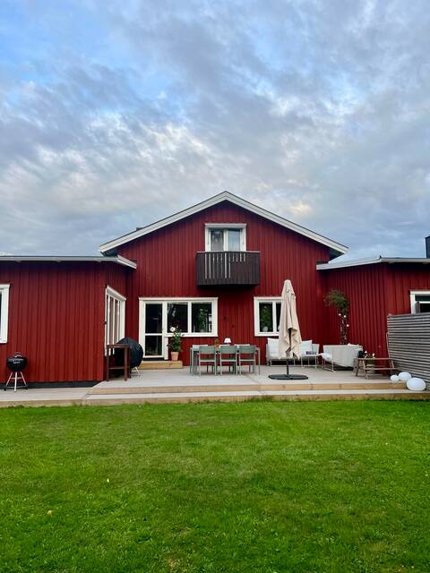 Spacious house close to city center and nature