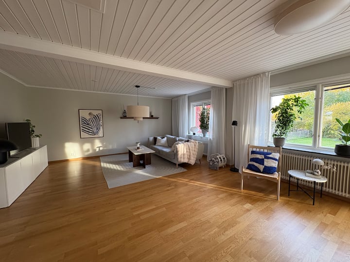 Rymligt Hus Nära Centrum Och Natur - Umeå