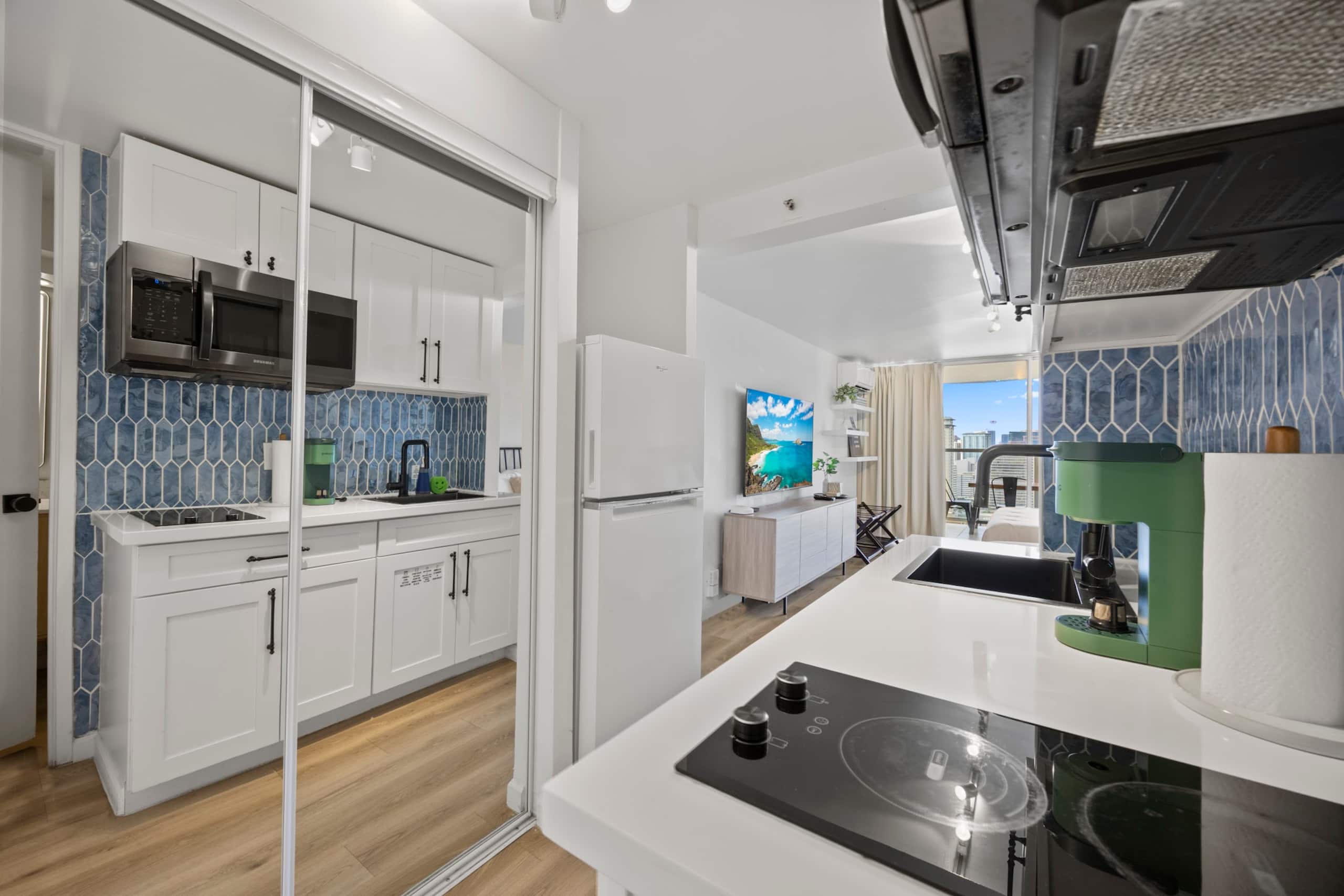 29FL-Gorgeous Renovated Studio in Central Waikiki~ - Image 13
