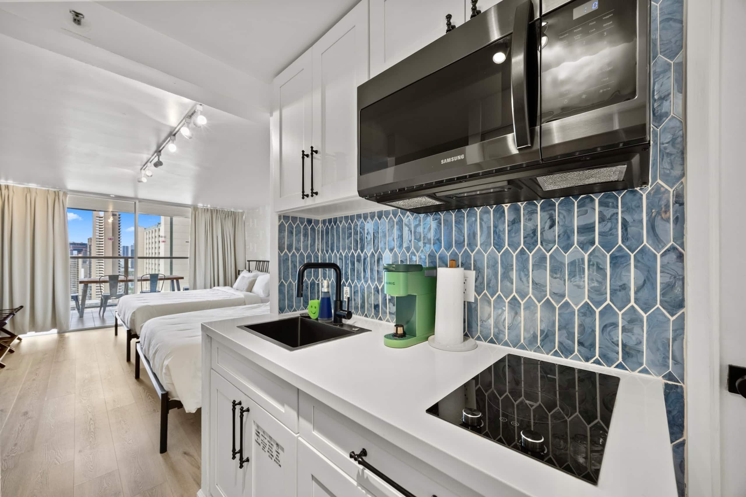 29FL-Gorgeous Renovated Studio in Central Waikiki~ - Image 12