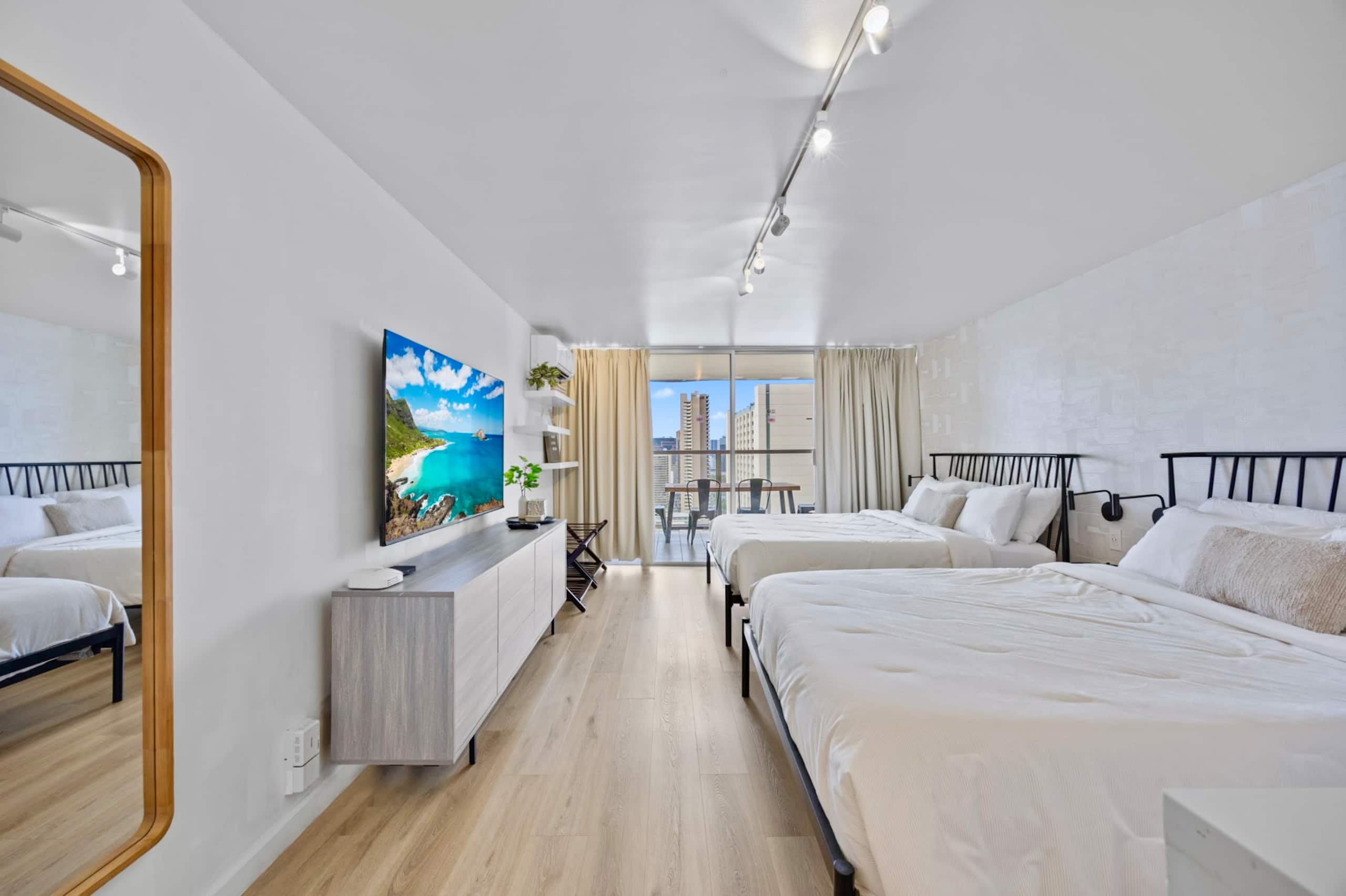 29FL-Gorgeous Renovated Studio in Central Waikiki~ - Image 5