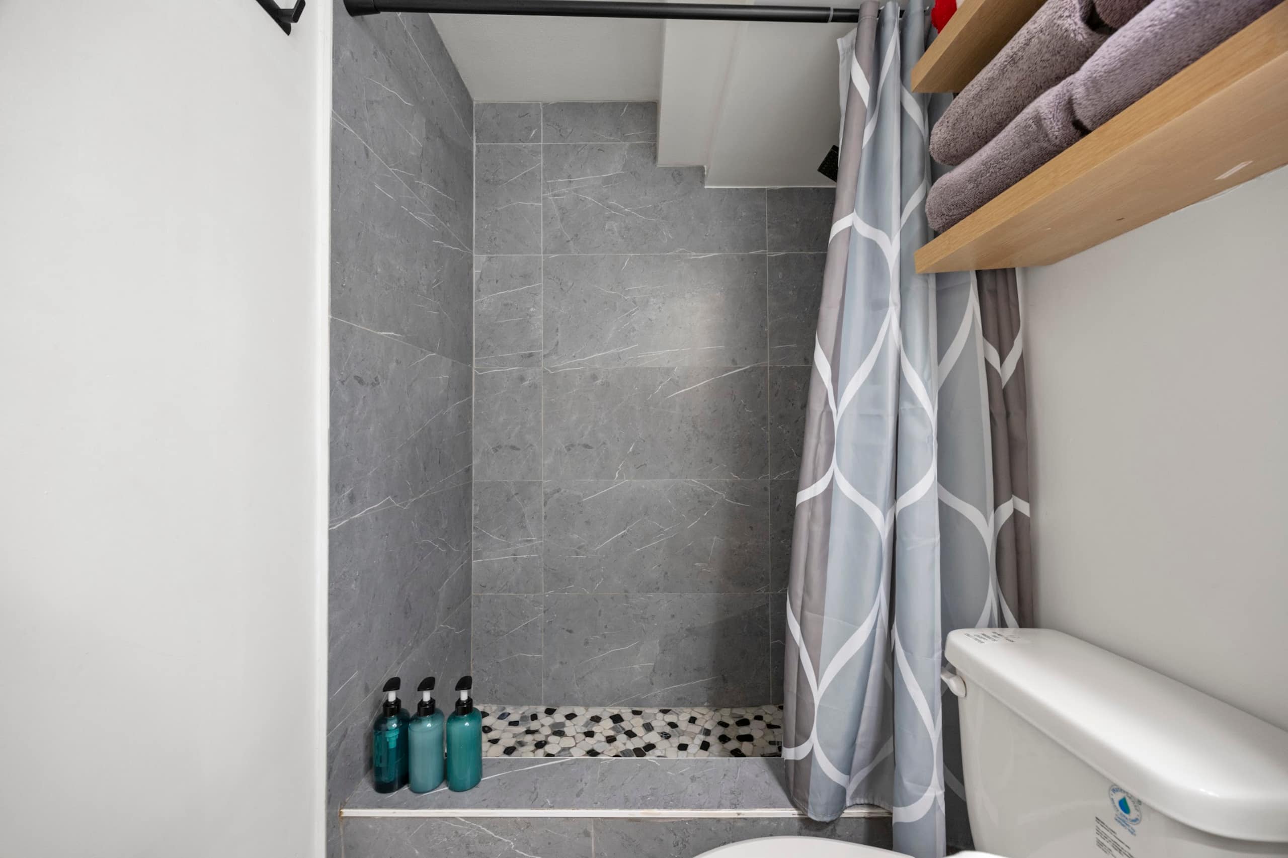 29FL-Gorgeous Renovated Studio in Central Waikiki~ - Image 24