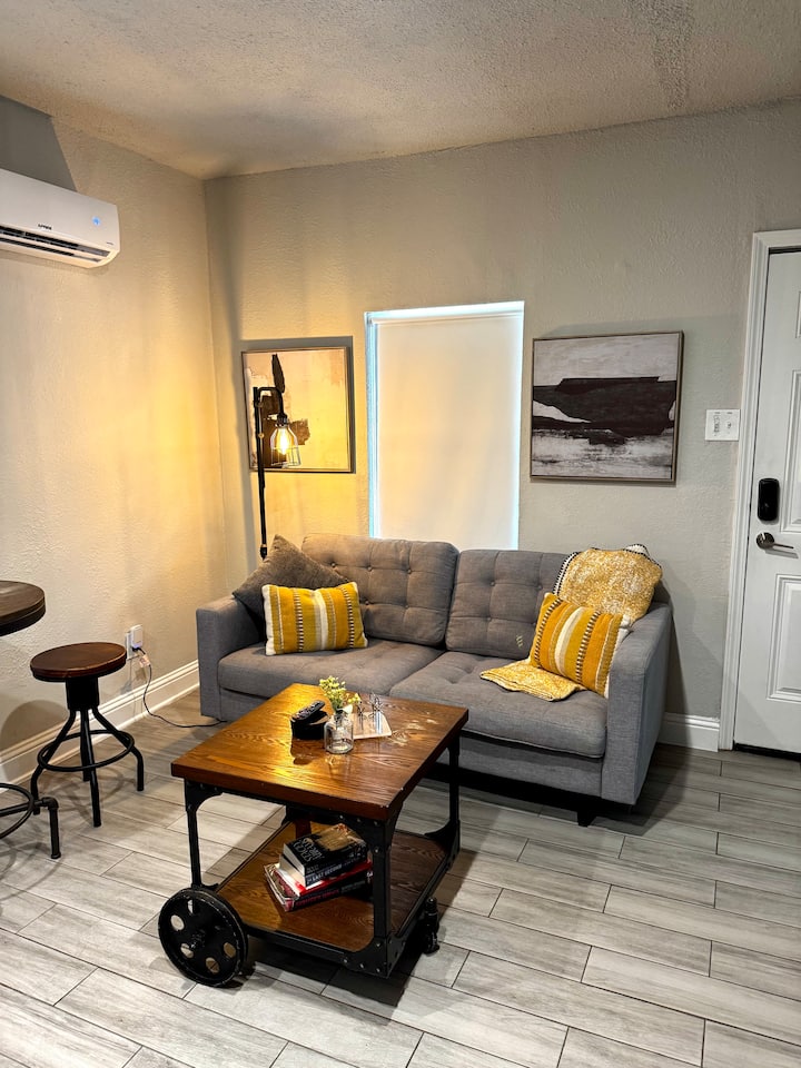Casita -Cottage! - C&A, North Richland Hills