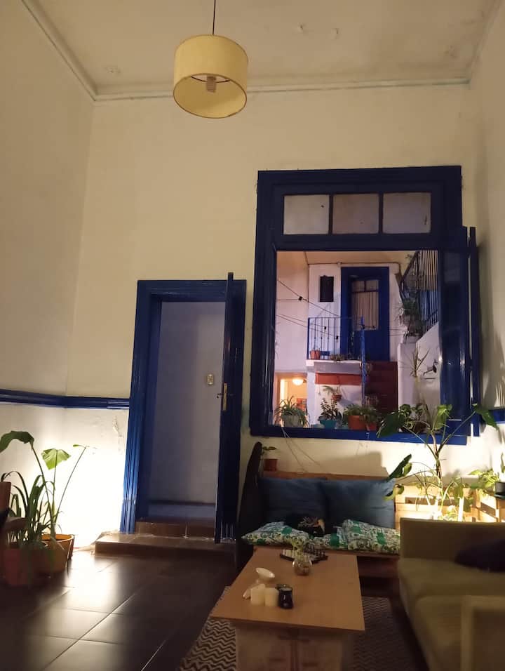Habitación en departamento en San Cristóbal con patio central