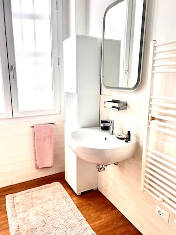 Elegant Liberty Flat in Florence + Parking gallery image 5