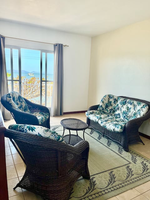 Top Airbnb: Beach house with balcony and barbecue area em Governador Celso Ramos