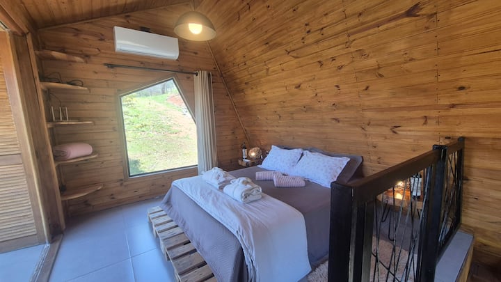 Quarto super arejado e com iluminação natural