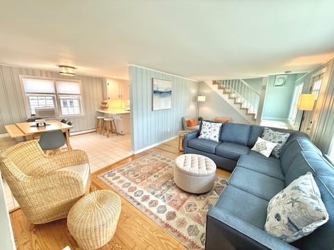 Sunshine House steps from Beach!