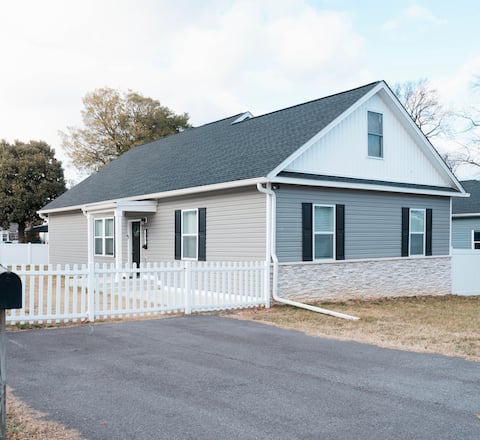 3BD3BA in Riviera Beach*Fenced Yard*Dog Friendly*