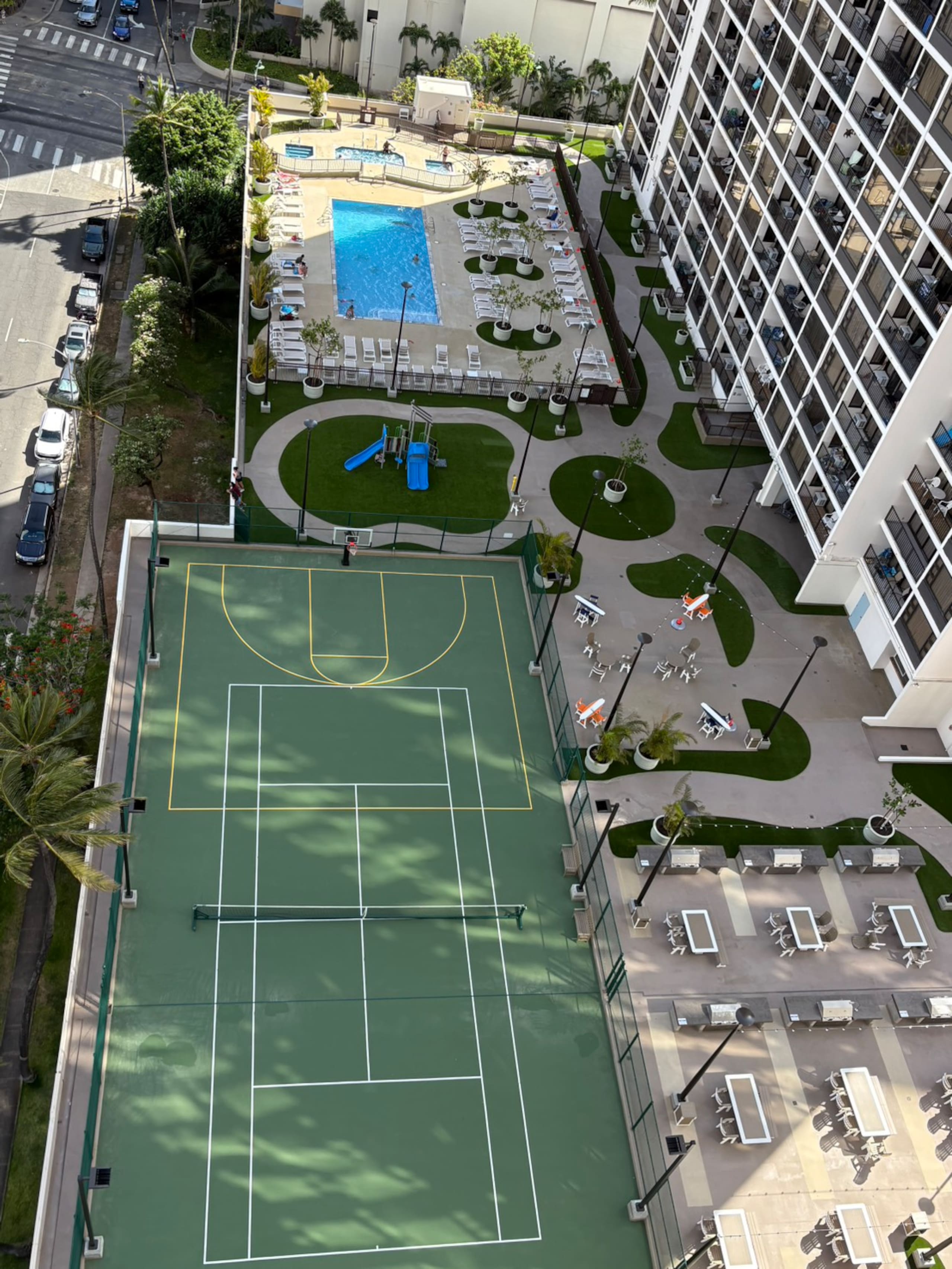 Kingsize bed | near Waikiki beach | Free Parking! - Image 35