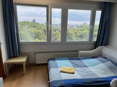 Top performing Airbnb: Bright flat with nice view in Neuehrenfeld