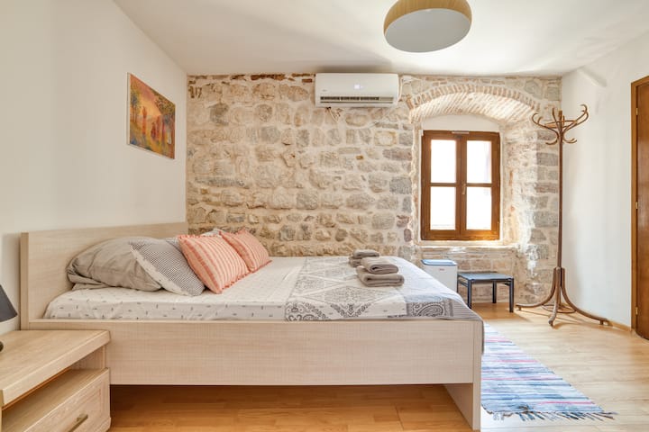 Cosy Compact Holiday Home Near Old Town Cathedral - Kotor