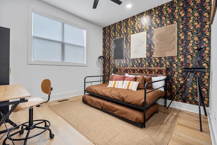 Bračni krevet s jednim krevetom na razvlačenje