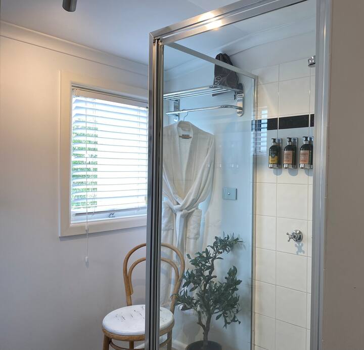 Unit 3 Spring Hill Holiday Units & private jacuzzi
