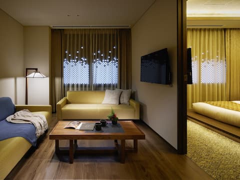 [5-minute walk from Omi-cho Market] 10 minutes to Kenrokuen | 61 ㎡ | 4 people | Free laundry include