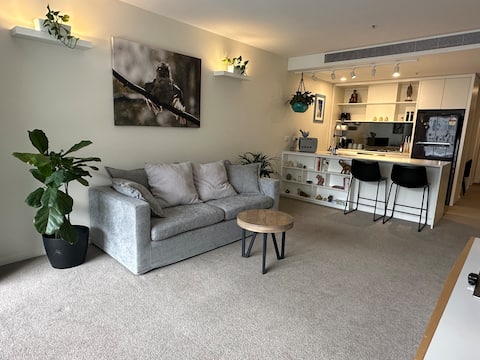 Top Airbnb: Luxe Quiet & Secure Apartment by Lake with Parking in Kingston