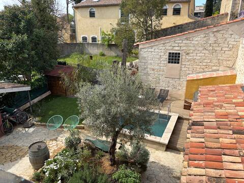 Fully renovated master's house.