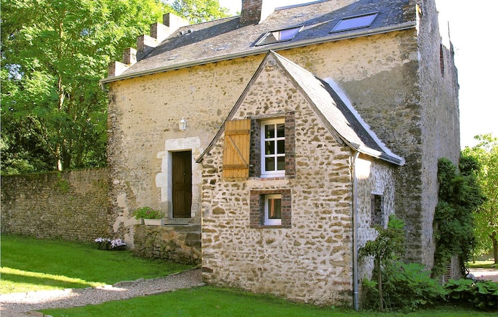 Amazing Home In Conflans Sur Anille With Sauna - Saint-Calais