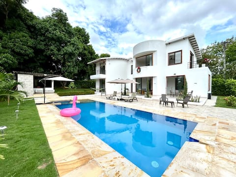 Popular Airbnb listing: House in Dynasty of the Sun in Carmen De Apicala