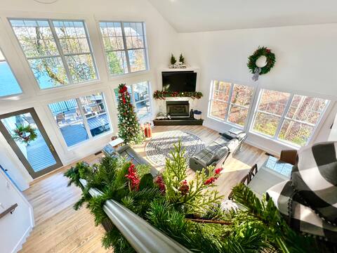 Lakefront Home, Dock & Indoor Pool-Norris Lake TN