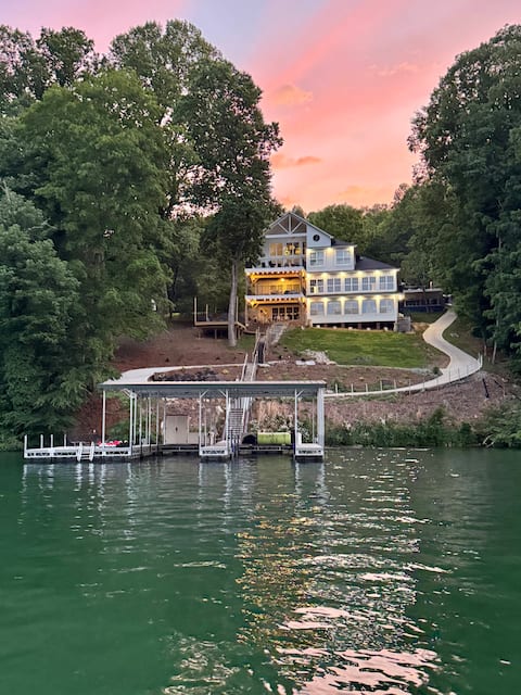 Lakefront, Dock, Pool, King Beds-Norris Lake TN