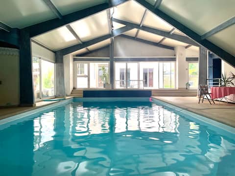 Villa, garden & pool in the center of Fontainebleau