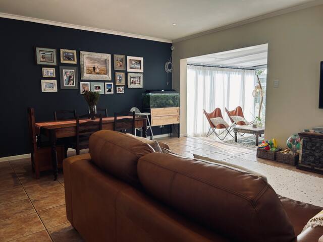 Stylish living in The Crest gallery image 4