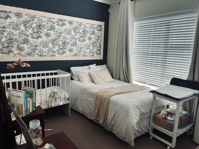 Stylish living in The Crest gallery image 5