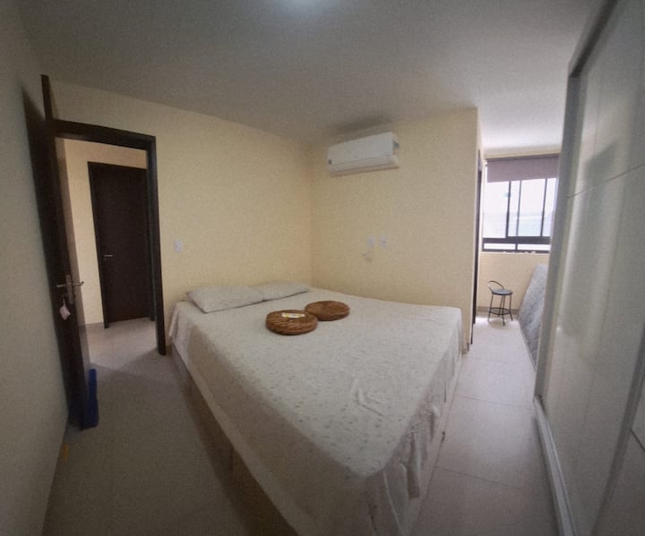 Suite con aire acondicionado, cama tamaño queen y colchones adicionales