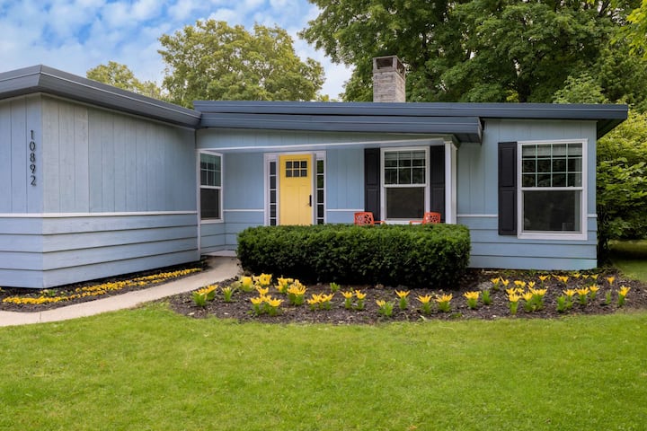 Retro Home In Downtown Sister Bay-sleeps 6! - Sister Bay, WI