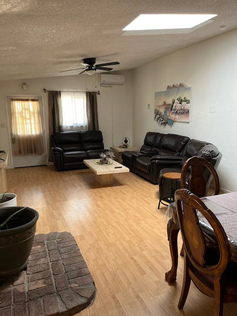 Casita Cozy B - Trailer Parking & 3 Full Baths