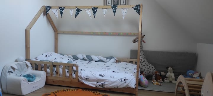 Cama en el suelo para niños o un adulto