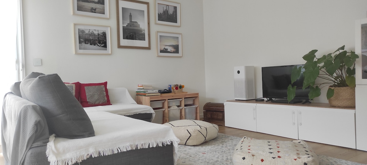 سرير أريكة – مزدوج يقع في غرفة المعيشة